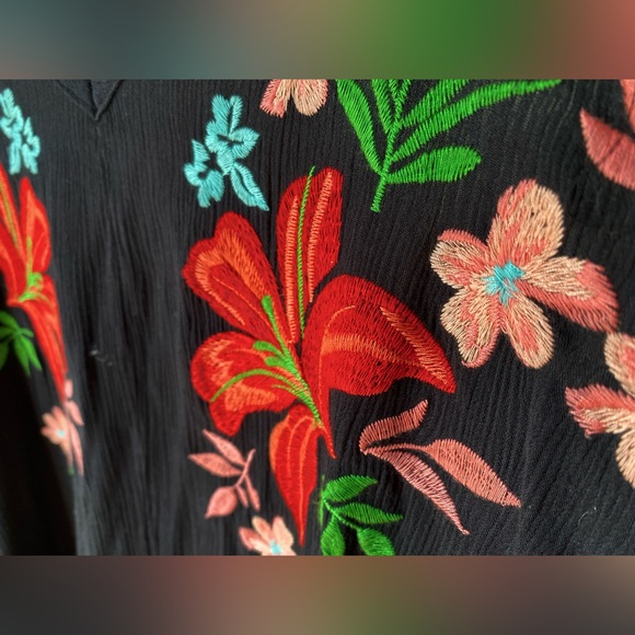 Black strappy floral embroidery asymmetric hem top - Picture 8 of 14